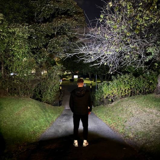 AdventureLight™ Stirnlampe mit 230° Panoramaleuchte